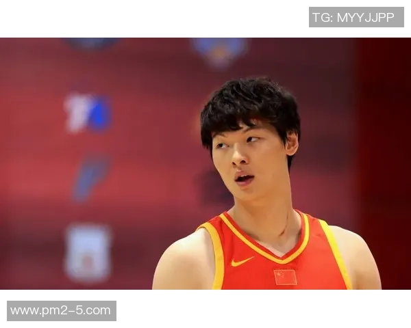 王哲林领衔中国男篮新征程展现实力与决心的精彩瞬间